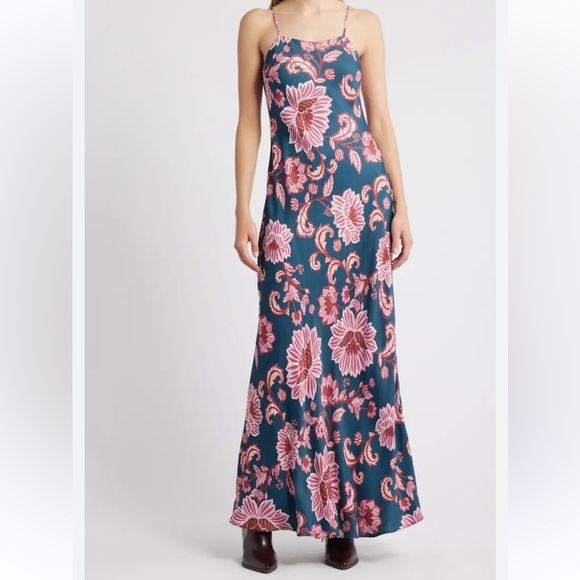 FARM Rio Dresses & Skirts - Farm Rio size medium new Blue flower delicacy Paisley slip dress floral pink